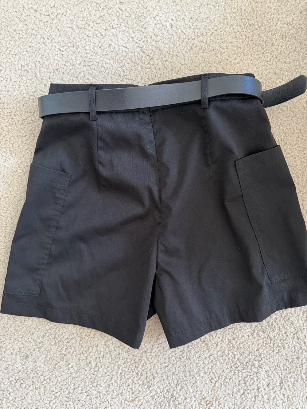 SHEIN Black High-Rise Pocket Shorts with Belt - Picture 3 of 3